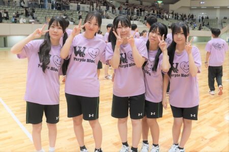 体育祭紫ピース